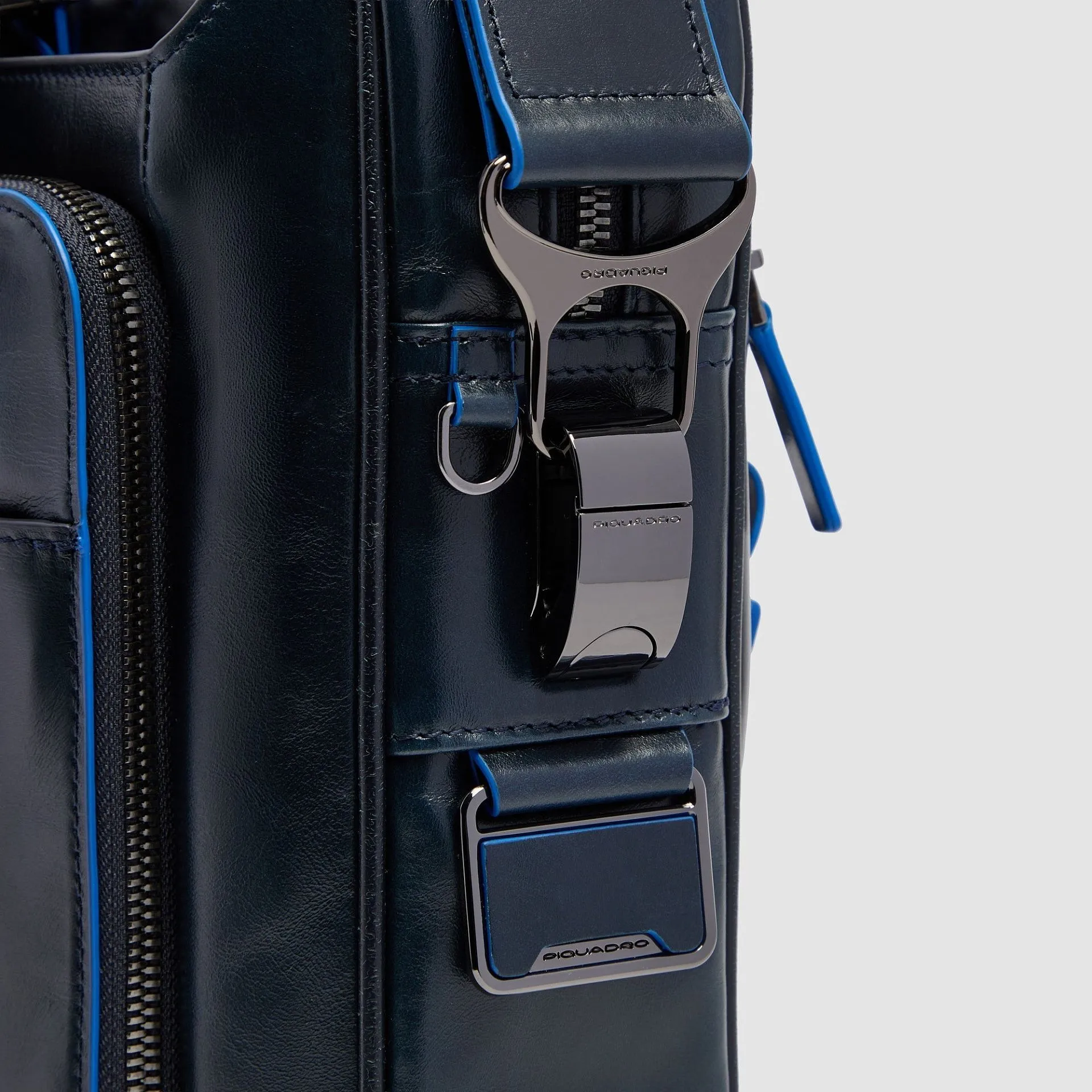 Кожаная сумка для ноутбука 14" с навесным замком Piquadro CA2849B2/BLU2, синийphoto5