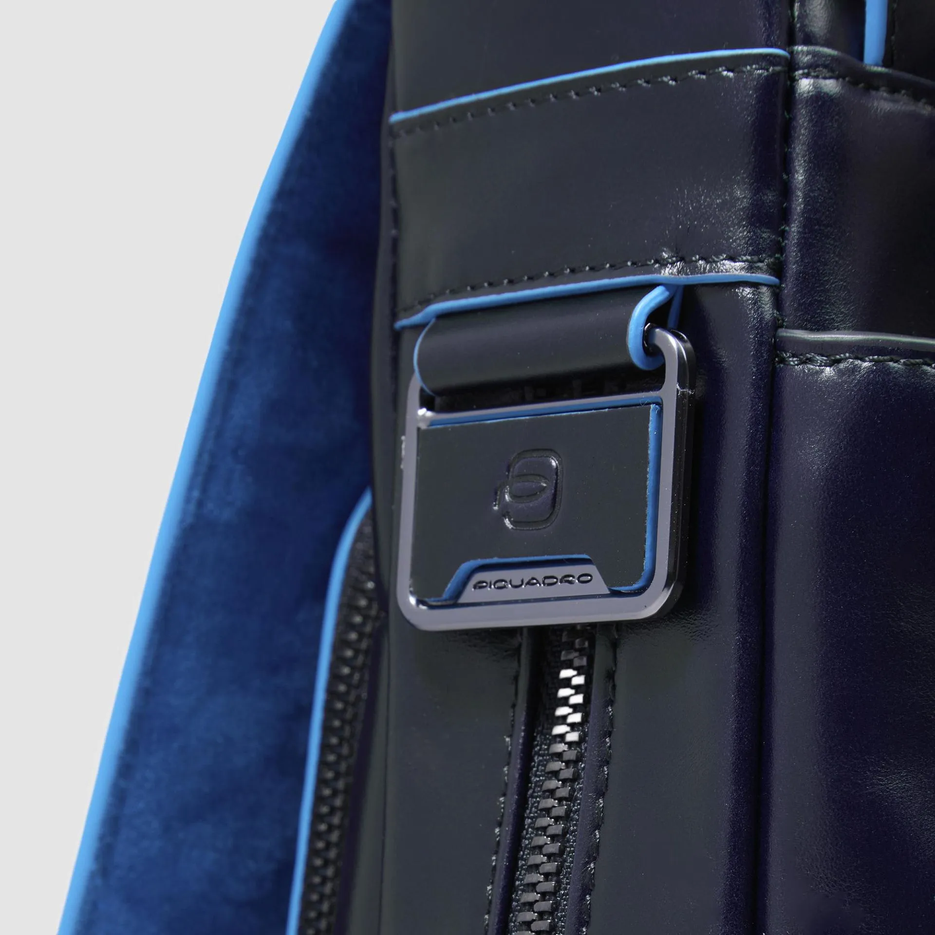 Кожаный портфель с расширением объёма для ноутбука 15" Piquadro CA3111B2/BLU2, синийphoto3