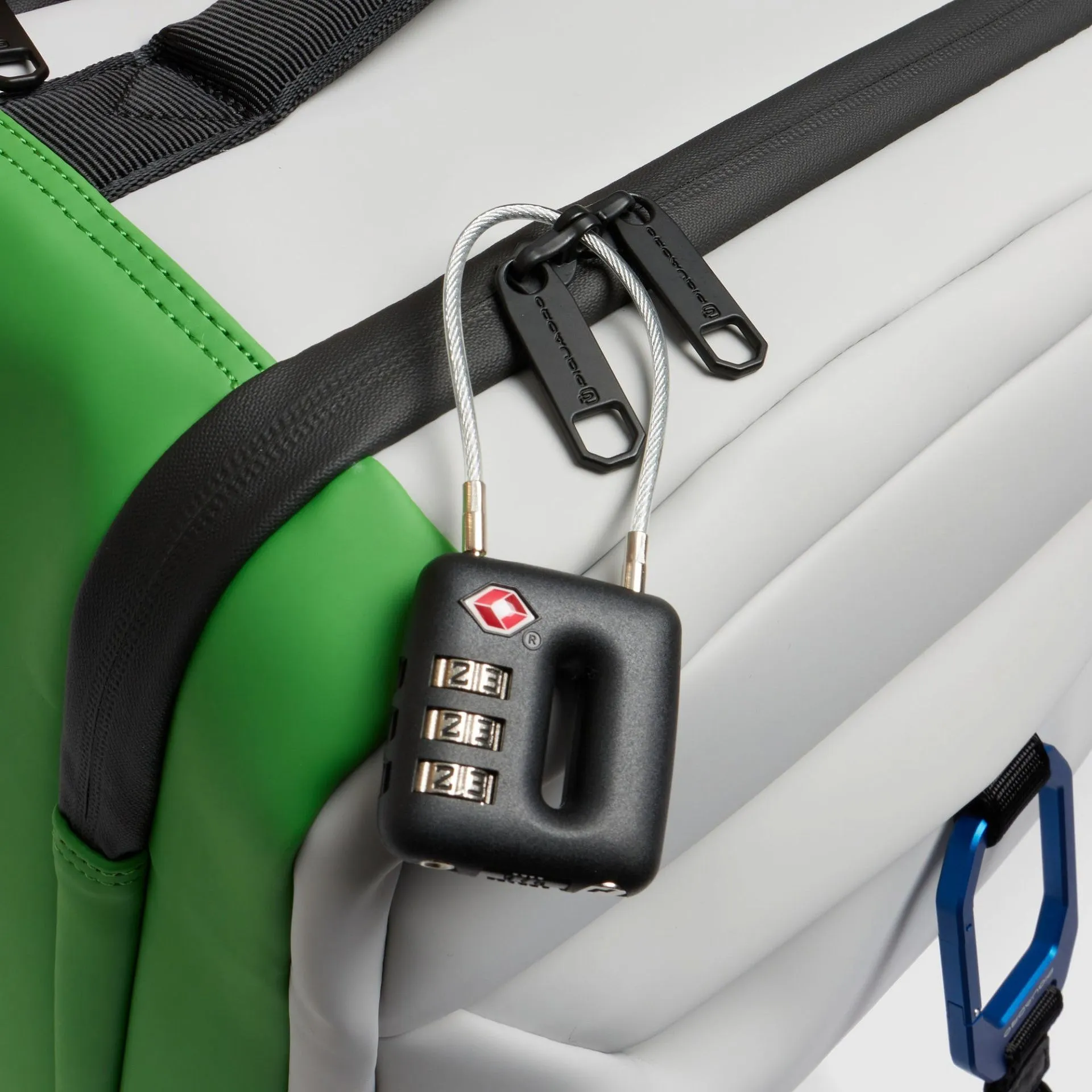 Дорожная сумка на колёсах из прорезиненной ткани Piquadro x FISI Piquadro BV6376C2OWFI26/BRV, белыйphoto5
