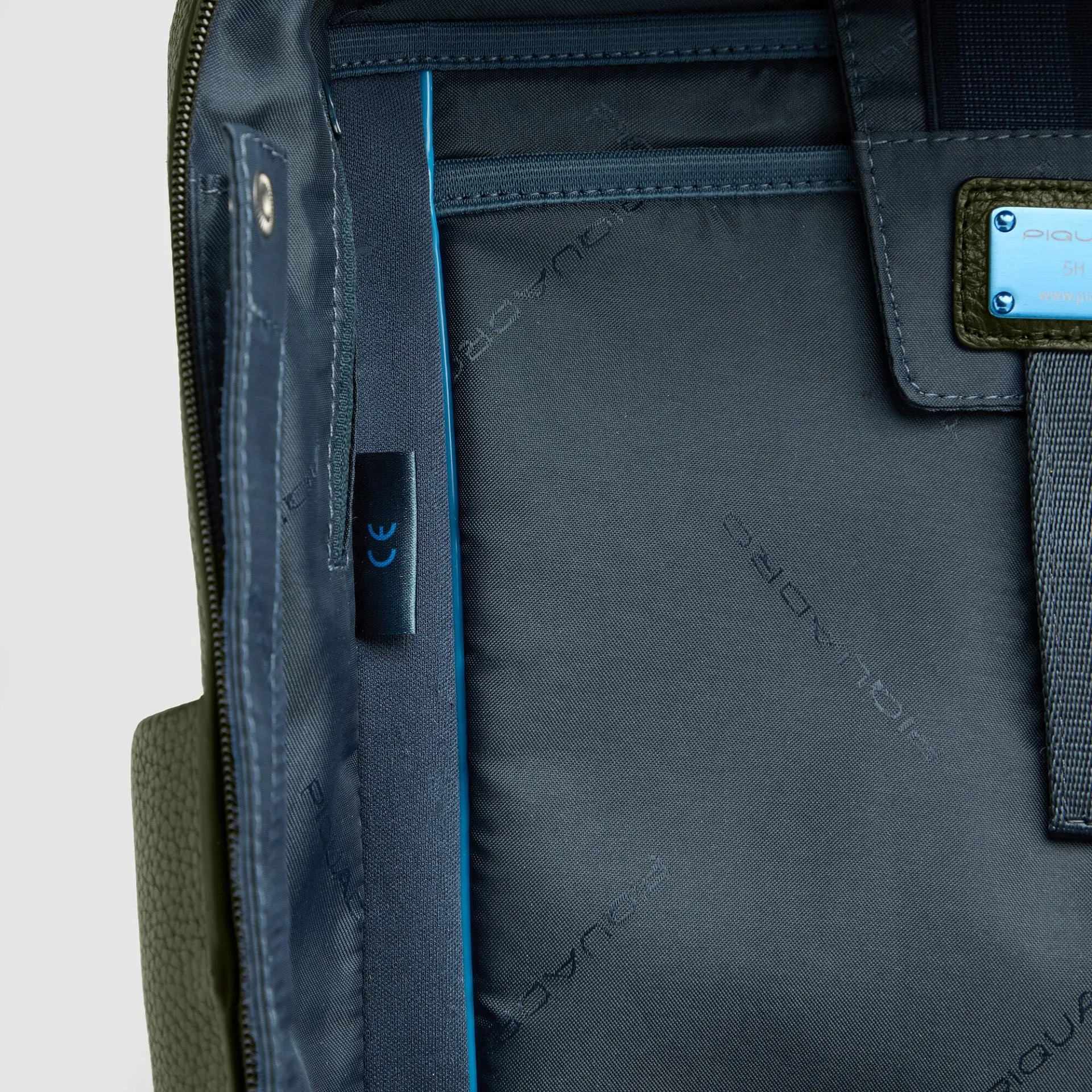 Кожаный рюкзак для ноутбука 15,6" с RFID-защитой карт Piquadro CA7158W144/VE, зелёныйphoto9