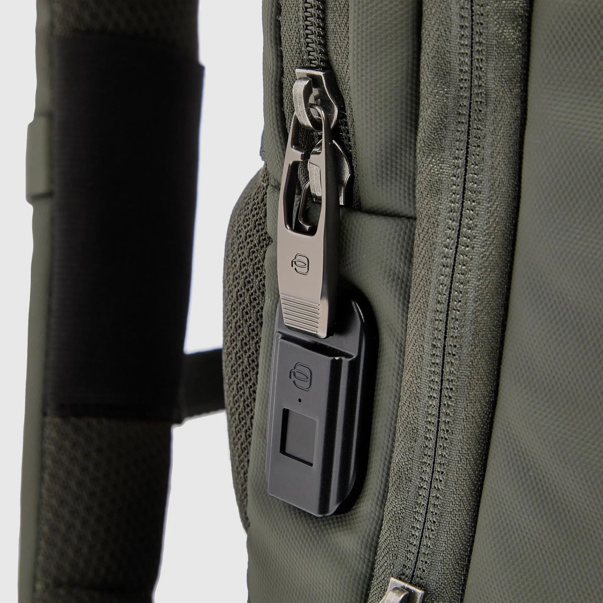 Рюкзак для ноутбука 17" со сканером отпечатка пальца Piquadro CA7405PQ6/VE, зелёныйphoto6