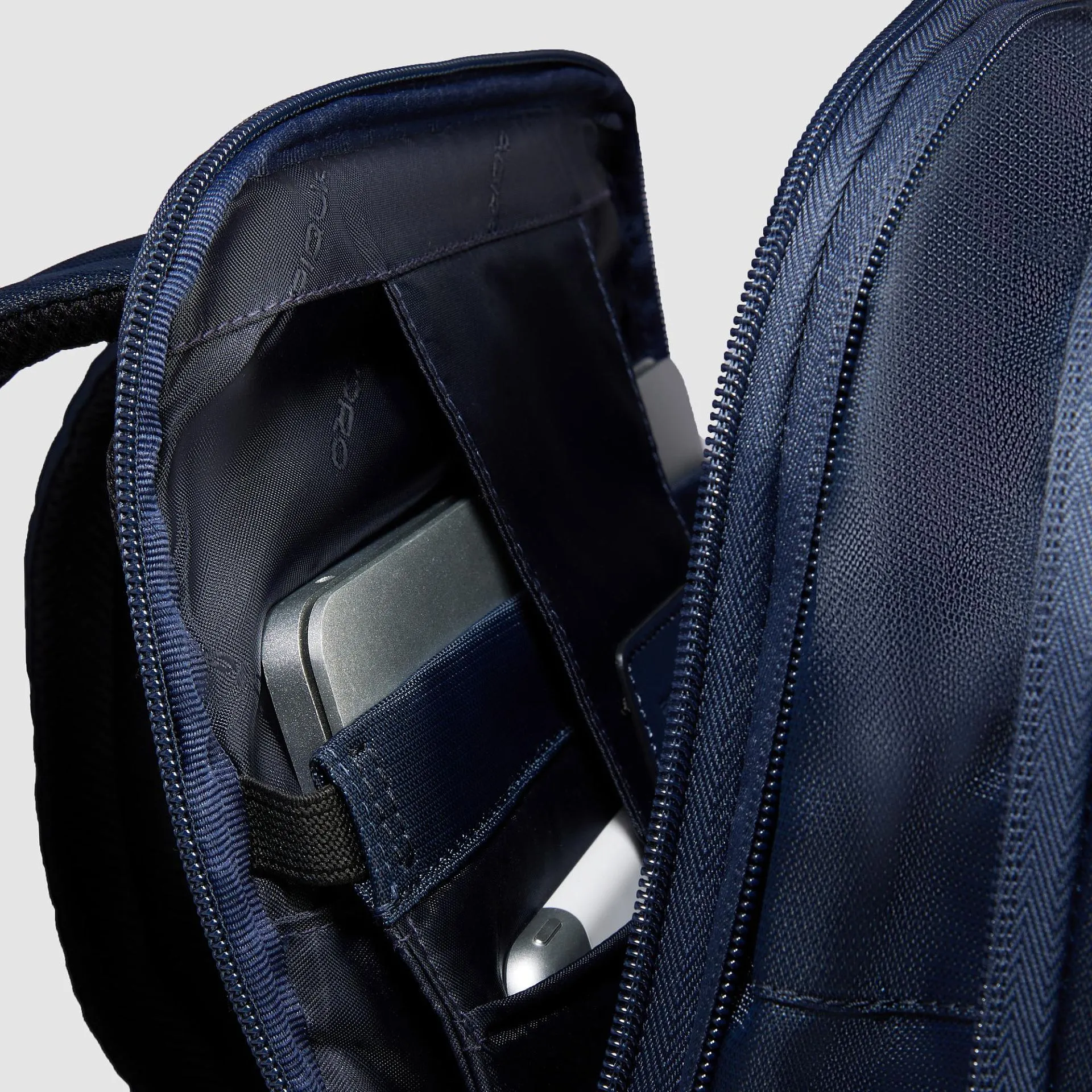 Дорожный рюкзак для ноутбука 14" с расширением Piquadro CA6638W129/BLU, синийphoto5