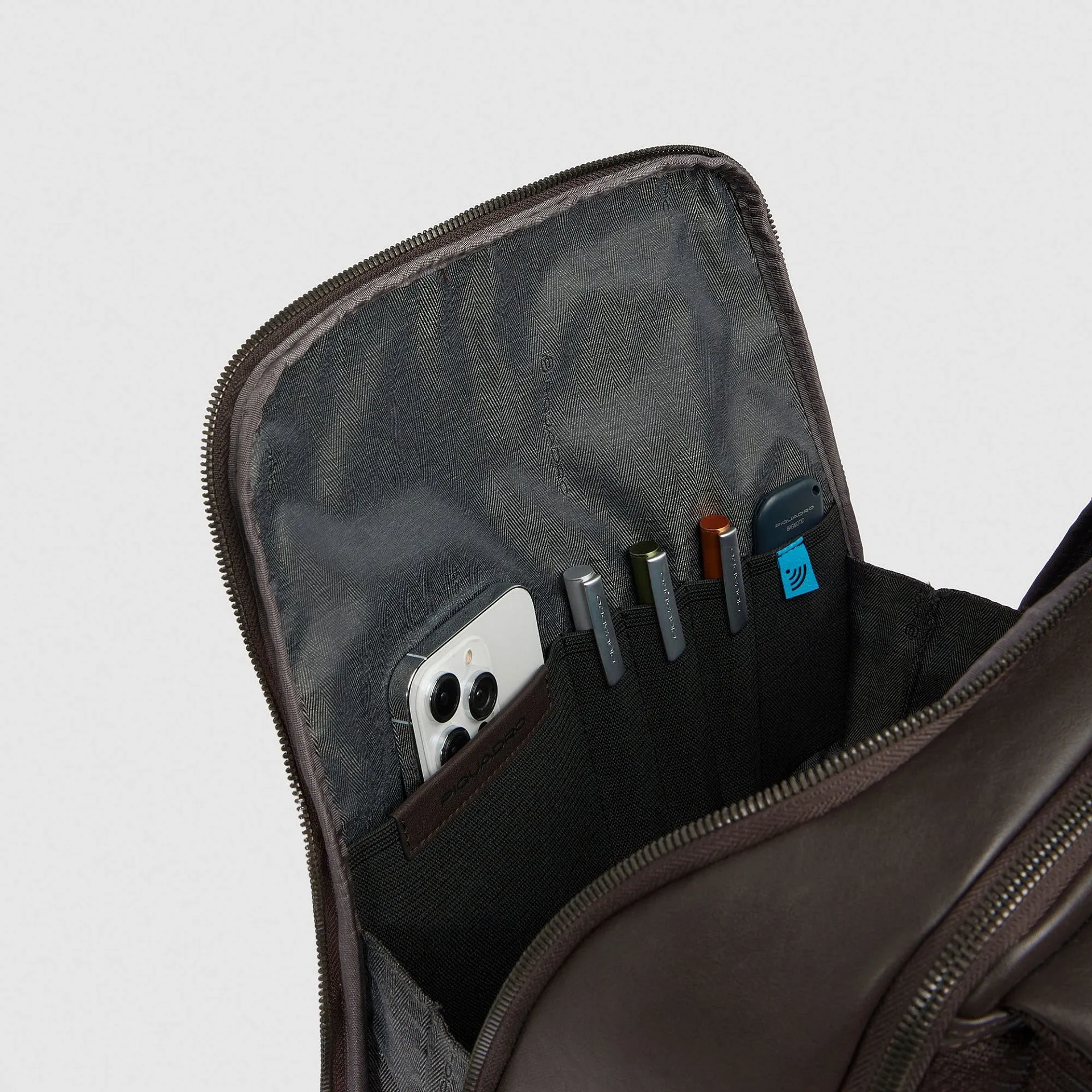Кожаный рюкзак для ноутбука 15,6" с RFID-защитой карт Piquadro CA6503B3/N, чёрныйphoto4