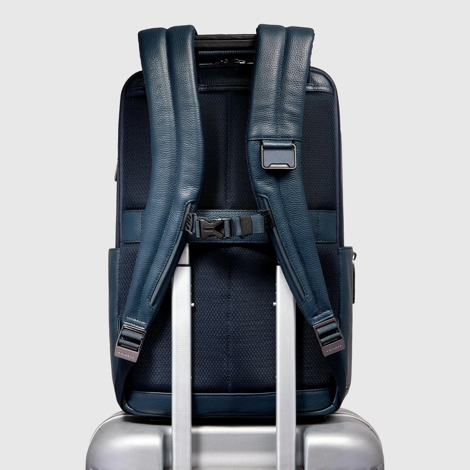 Кожаный рюкзак для ноутбука 15,6" с RFID-защитой Piquadro CA6645MOS/BLU, синийphoto2