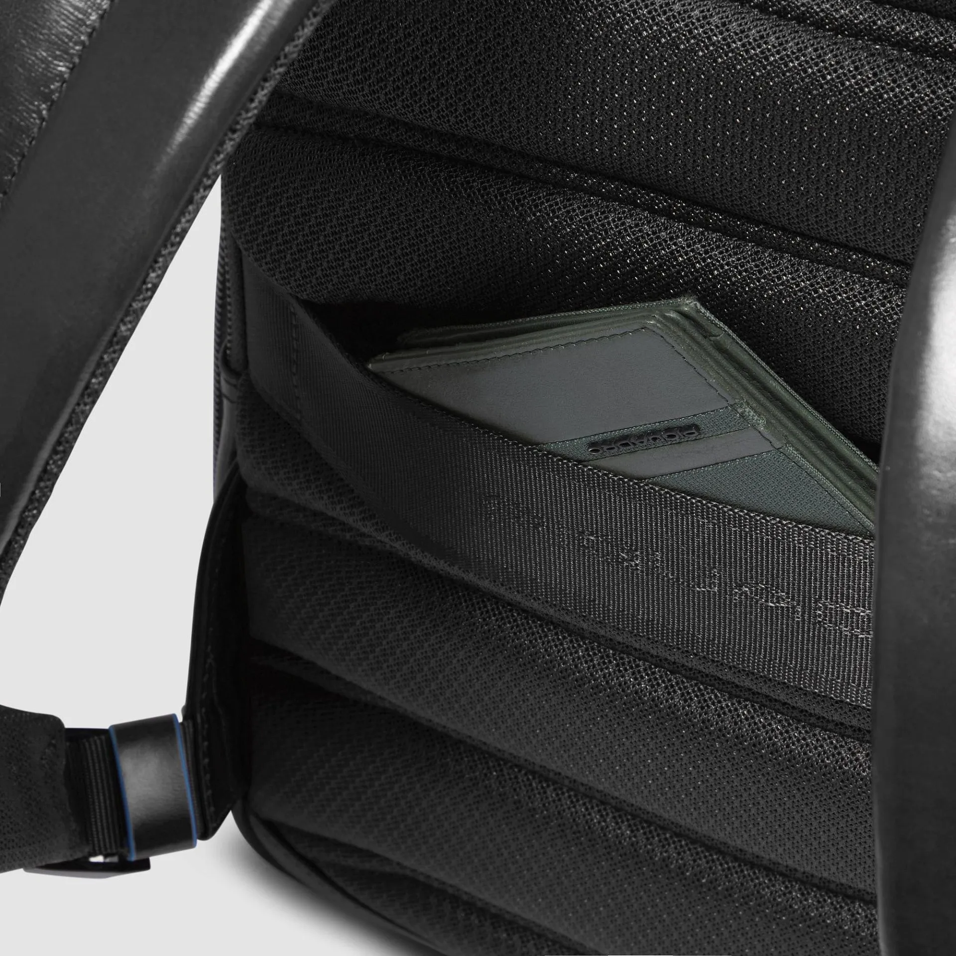 Кожаный рюкзак для ноутбука 14" с RFID-защитой Piquadro CA6311B2/N, чёрныйphoto5