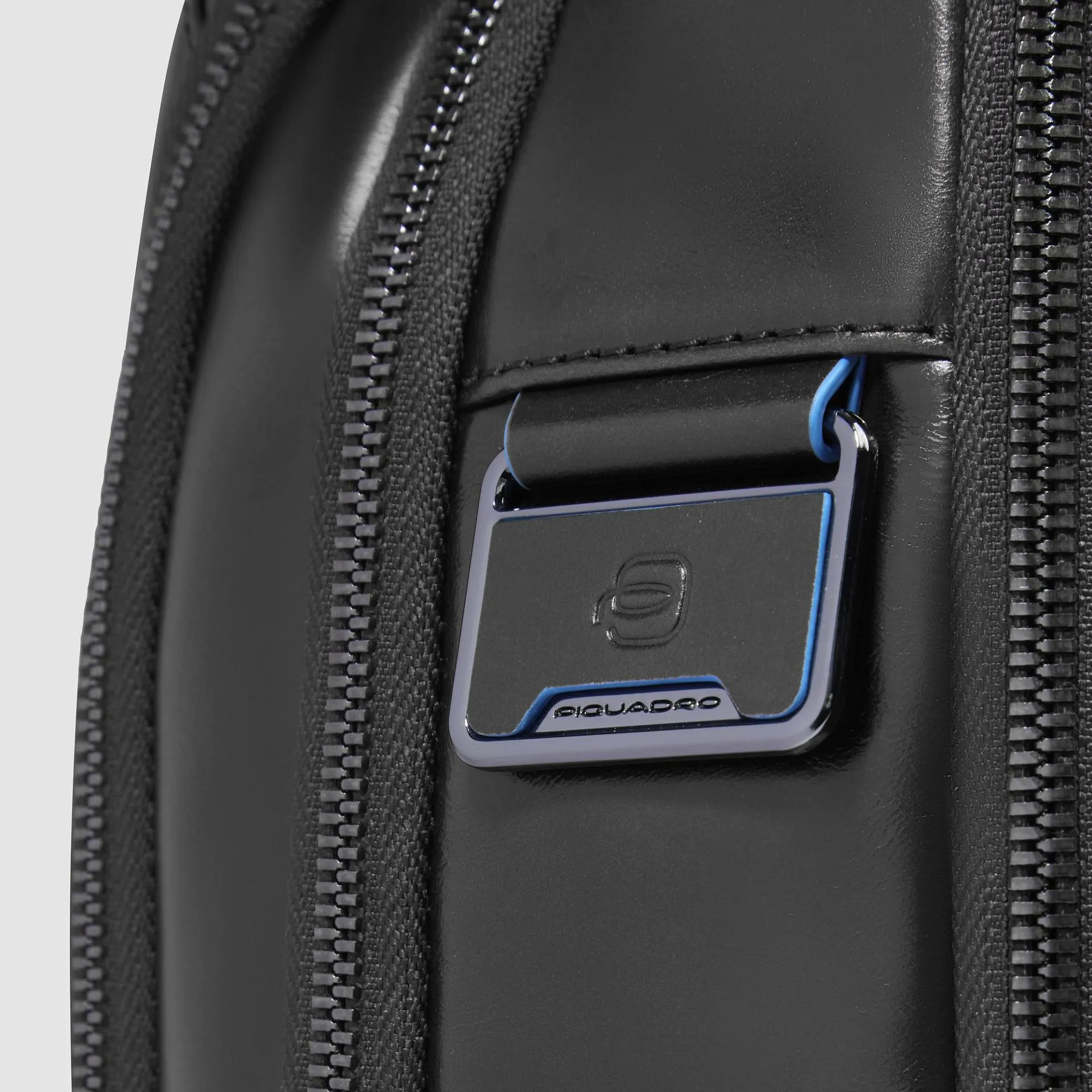 Кожаный рюкзак для ноутбука 15,6" с RFID-защитой Piquadro CA6817B2/N, чёрныйphoto8