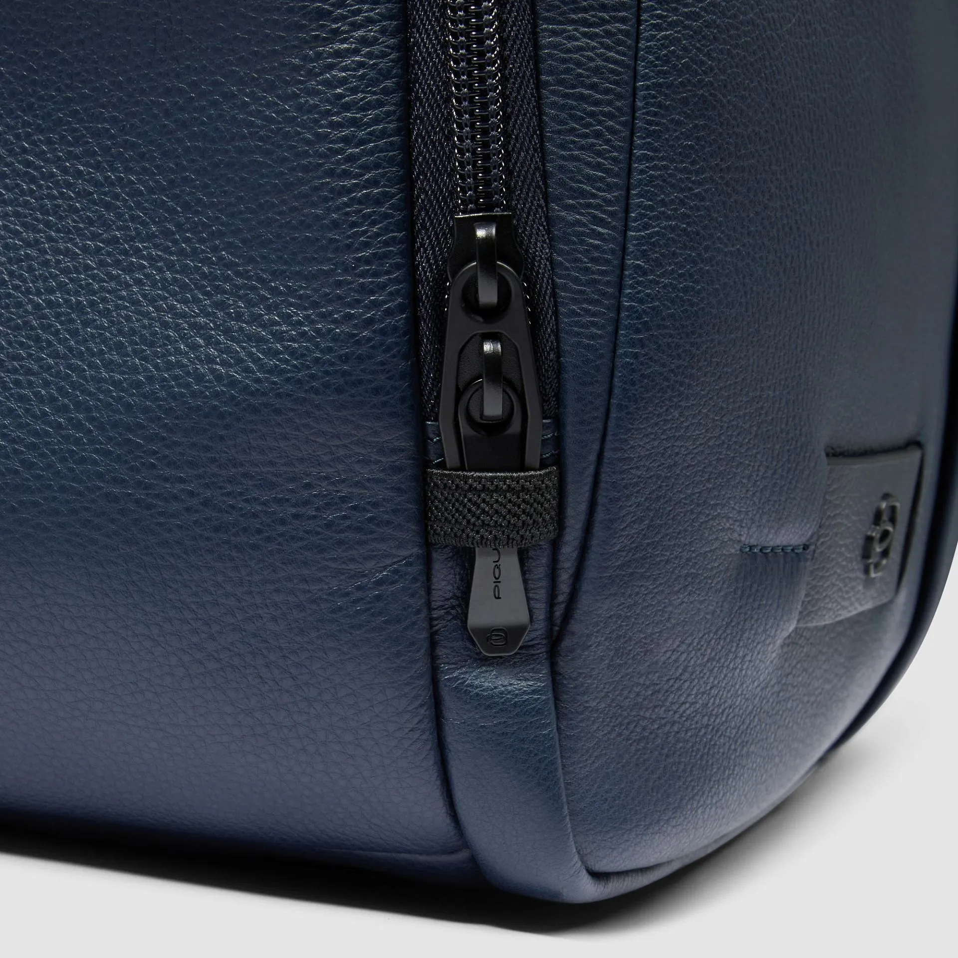 Кожаный рюкзак для ноутбука 15,6" с RFID-защитой Piquadro CA6767W137/BLU, синийphoto5