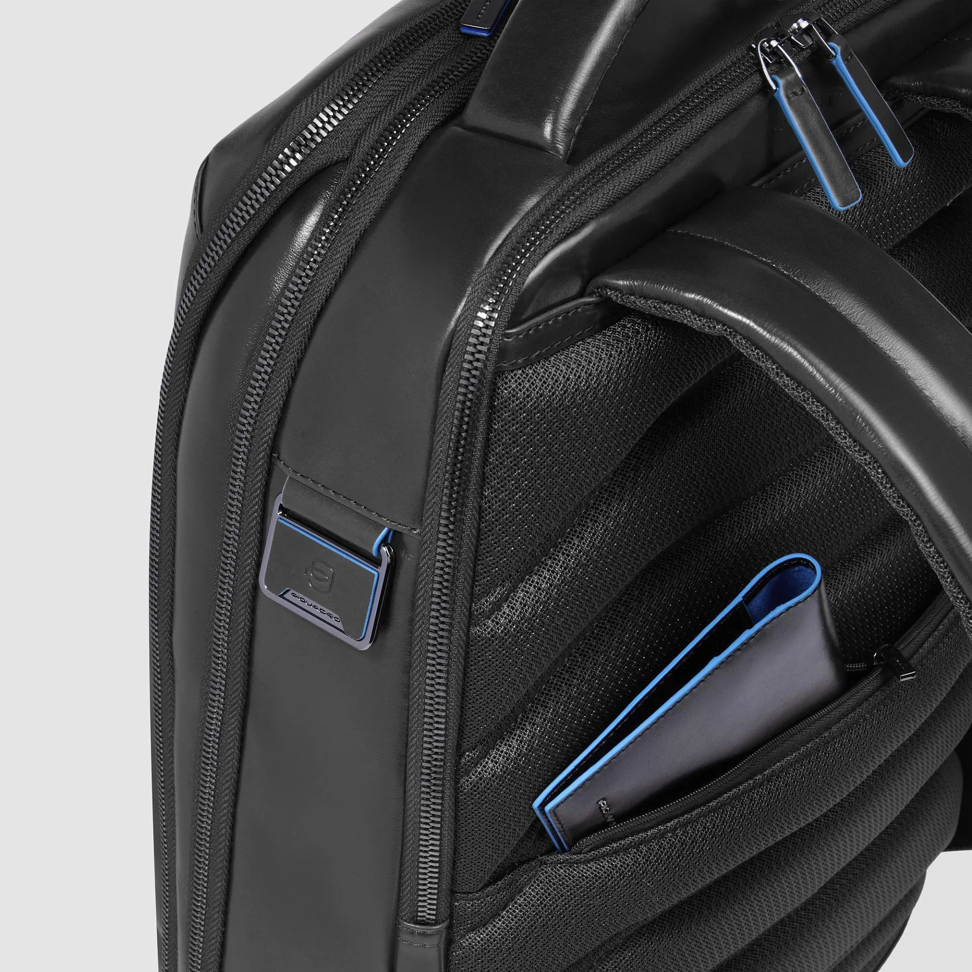 Кожаный рюкзак для ноутбука 15,6" с RFID-защитой Piquadro CA6817B2/N, чёрныйphoto3