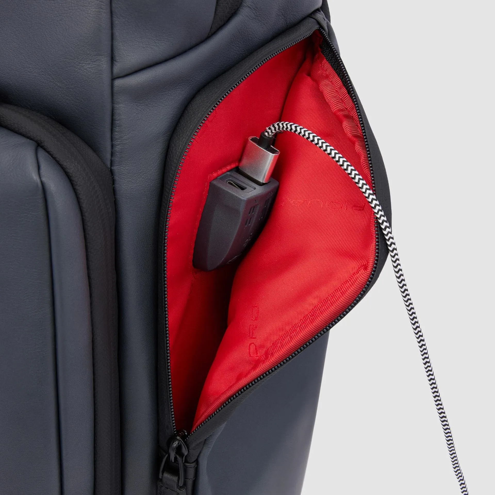 Кожаный рюкзак для ноутбука 15,6" с RFID-защитой Piquadro CA4550UB00BM/N, чёрныйphoto5