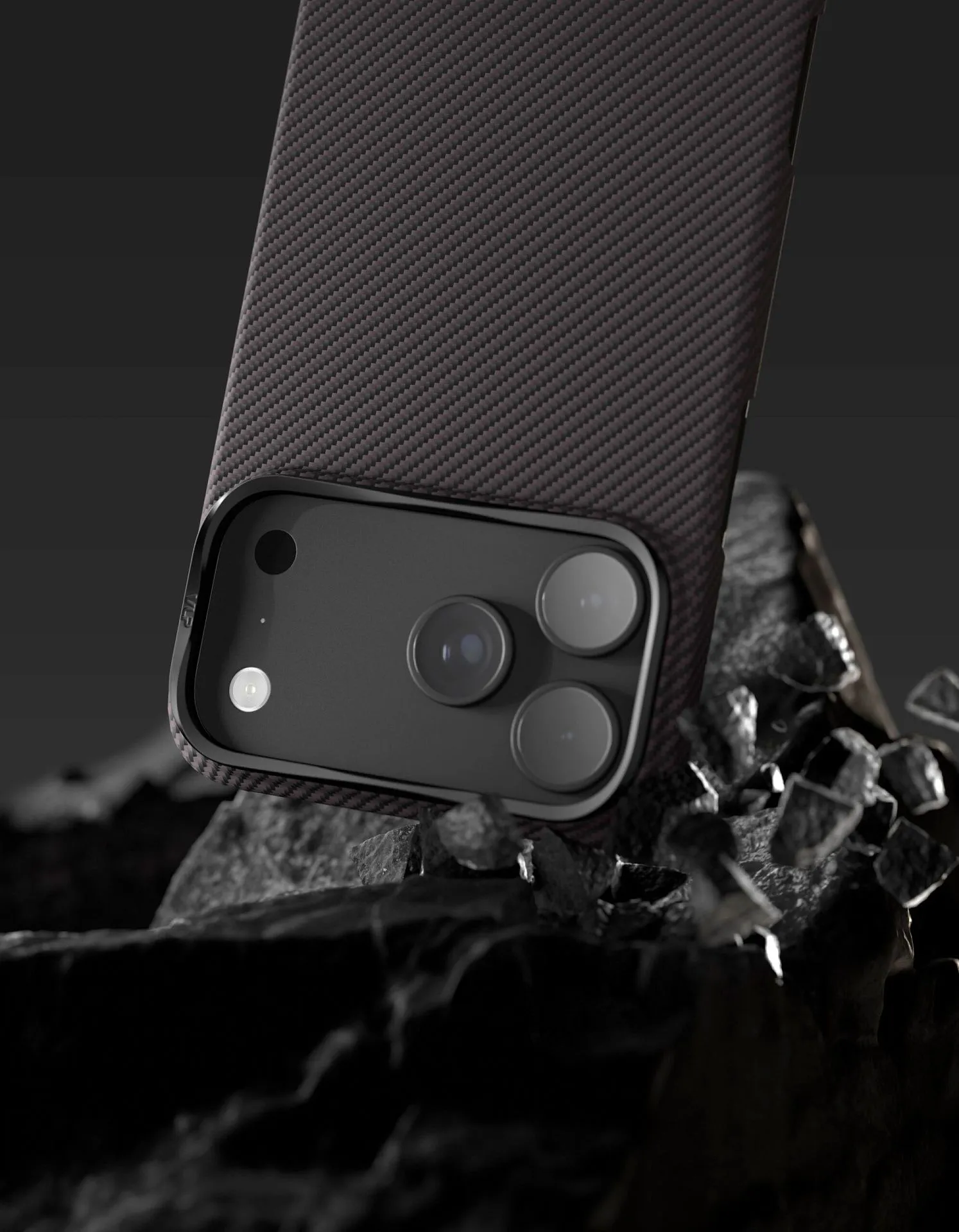Чехол защитный VLP Kevlar Case с MagSafe для iPhone 18 Pro, темно-вишневыйphoto2