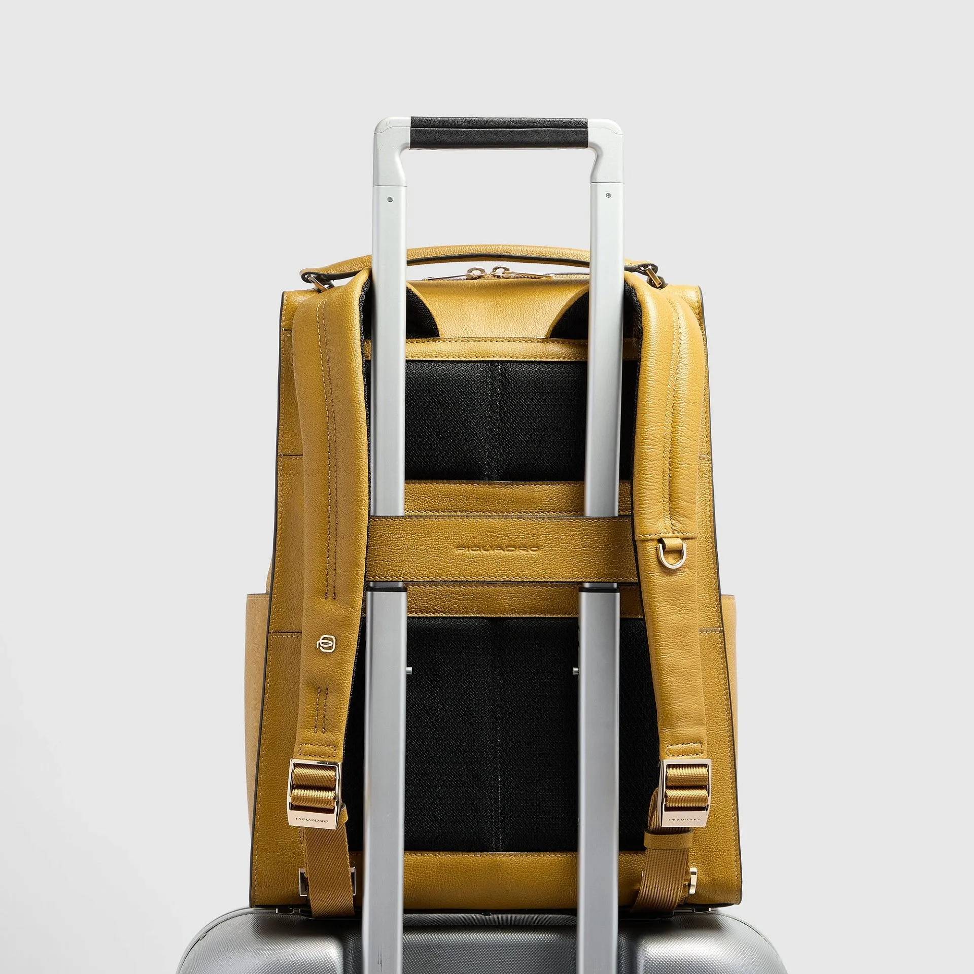 Женский кожаный рюкзак для ноутбука 14" Piquadro CA6772W140/G, жёлтыйphoto2