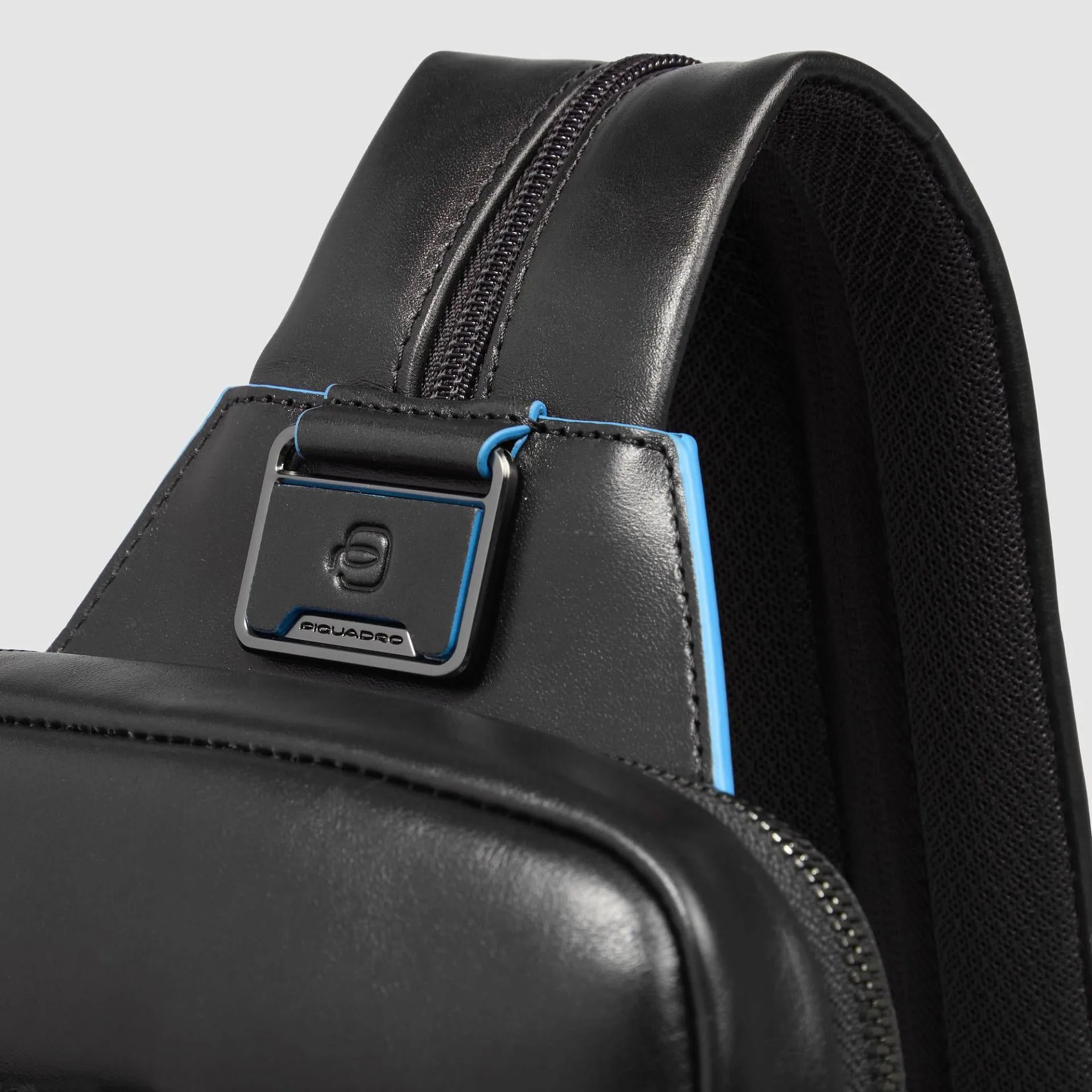 Кожаная сумка-рюкзак через плечо с RFID-защитой Piquadro CA6589B2/N, чёрныйphoto5
