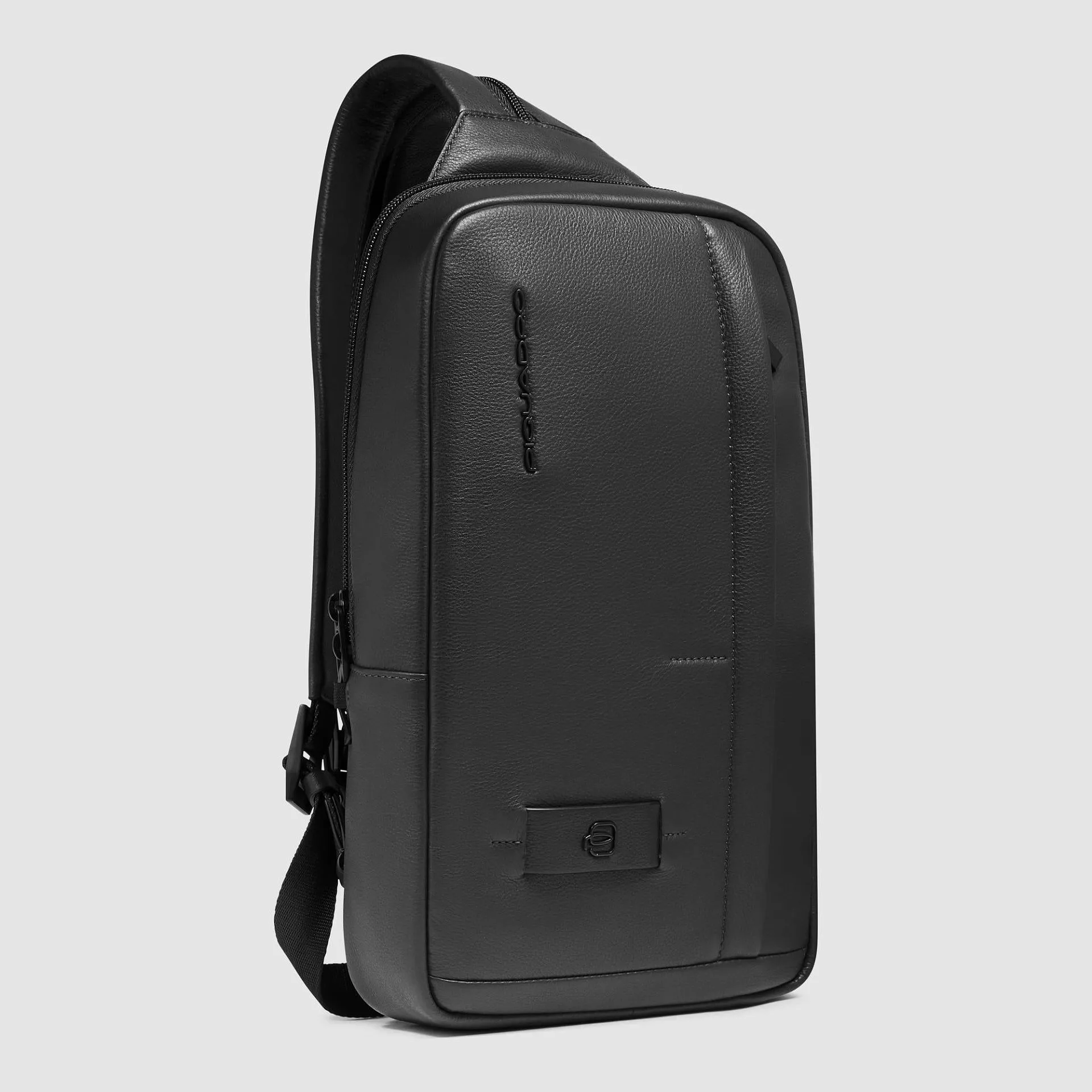 Сумка-слинг из кожи для iPad до 11" с защитой RFID Piquadro CA6764W137/N, чёрныйphoto1