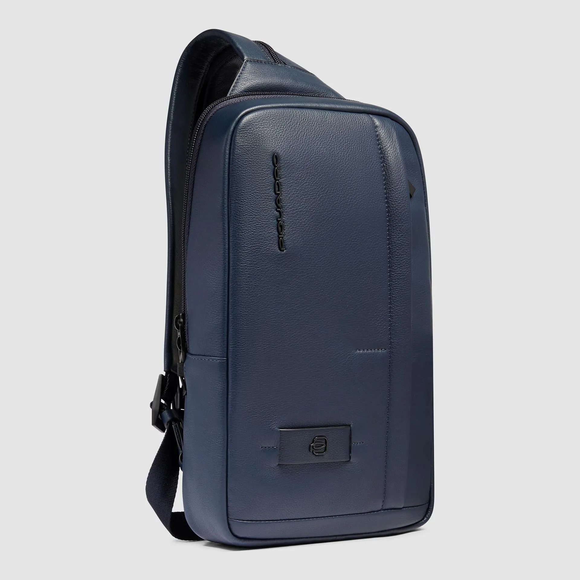 Сумка-слинг из кожи для iPad до 11" с защитой RFID Piquadro CA6764W137/BLU, синийphoto1