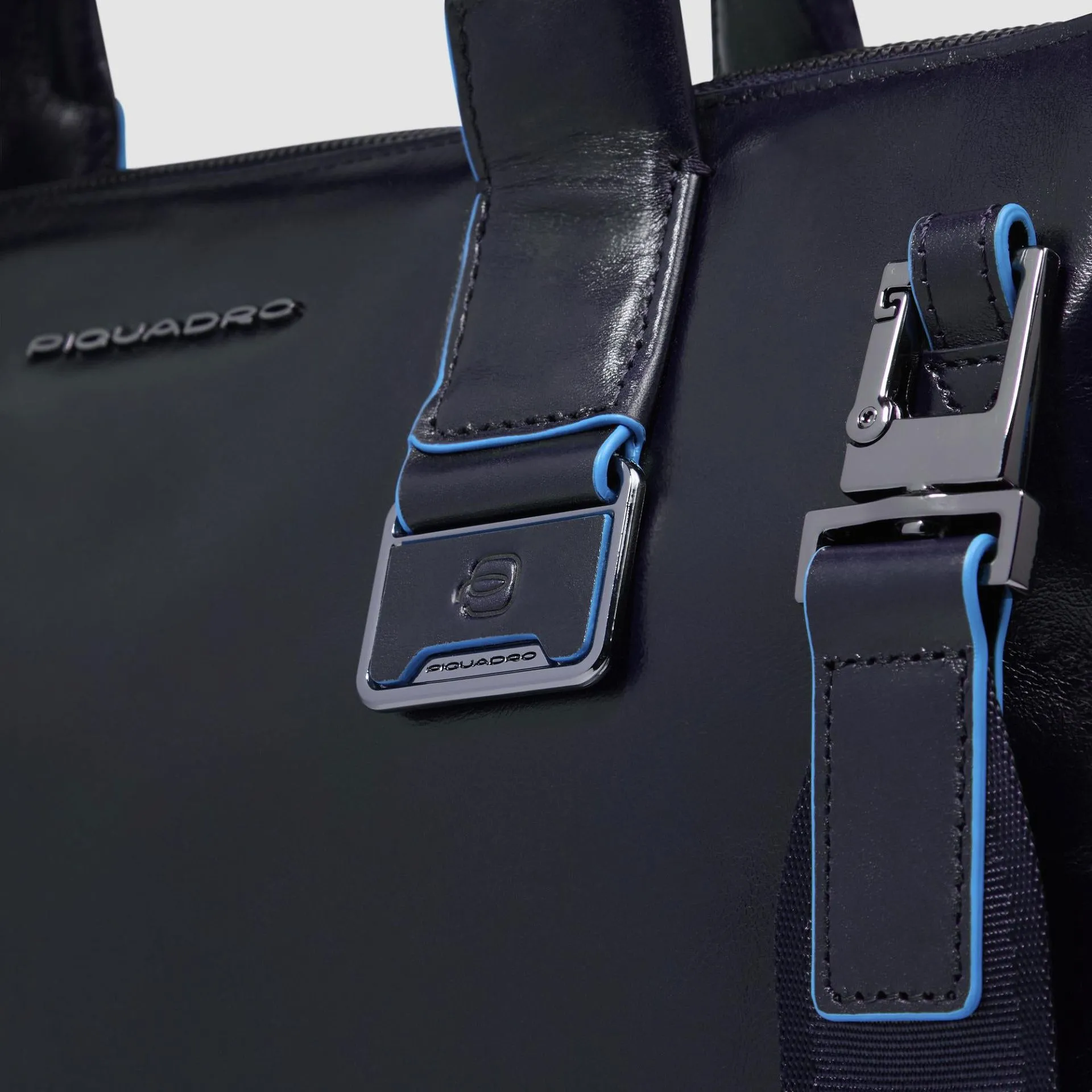 Тонкая кожаная сумка для ноутбука 14" Piquadro CA6857B2/BLU2, синийphoto5