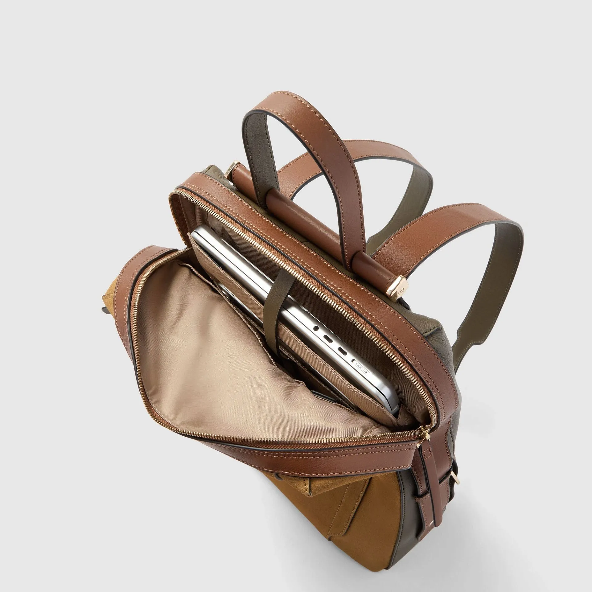 Женский кожаный рюкзак для ноутбука 14" Piquadro CA4576W92/SAVES, коричневый - nocciola scamosciatophoto3