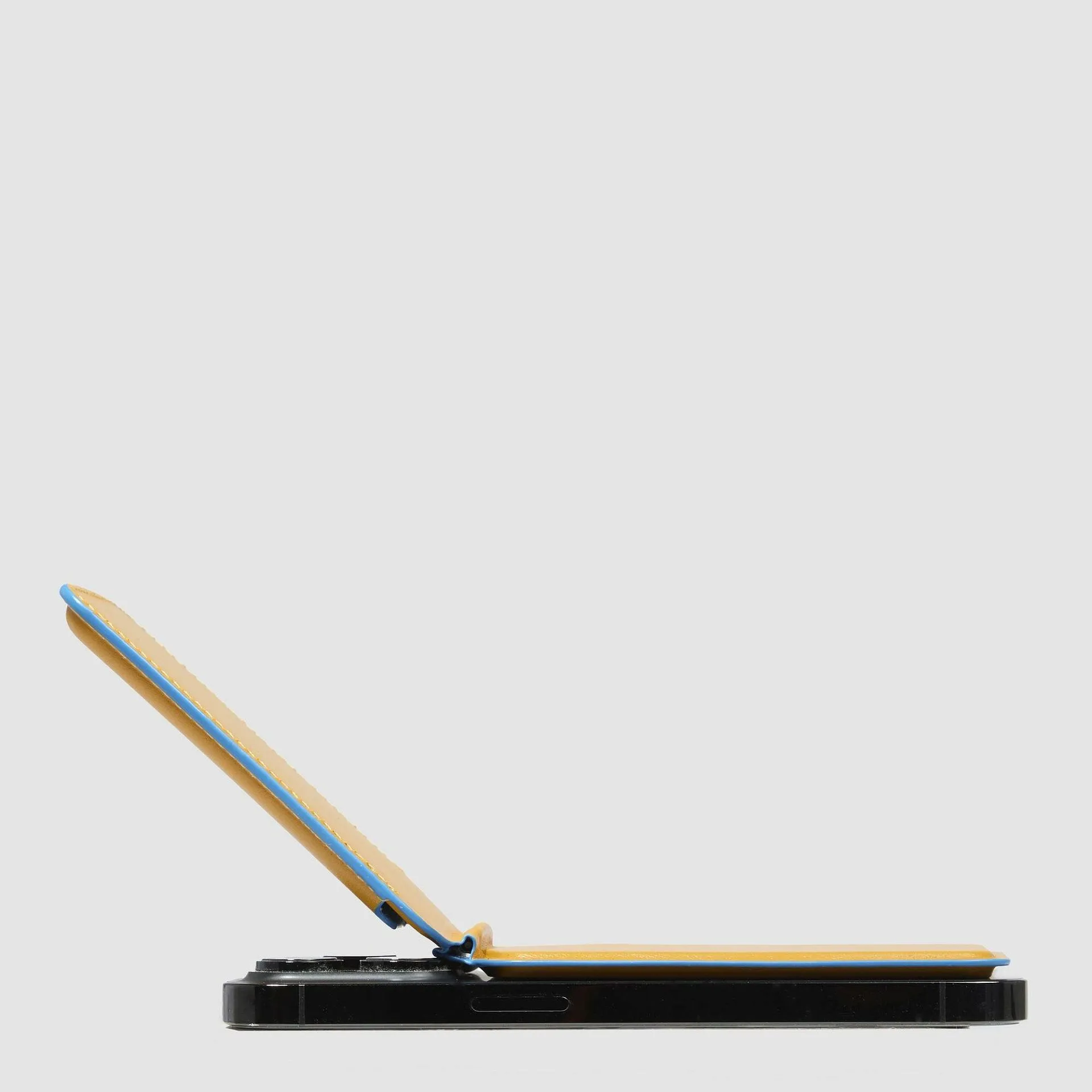 Кожаный картхолдер MagSafe с трекером Find My Piquadro AC6717B2/G, жёлтыйphoto6