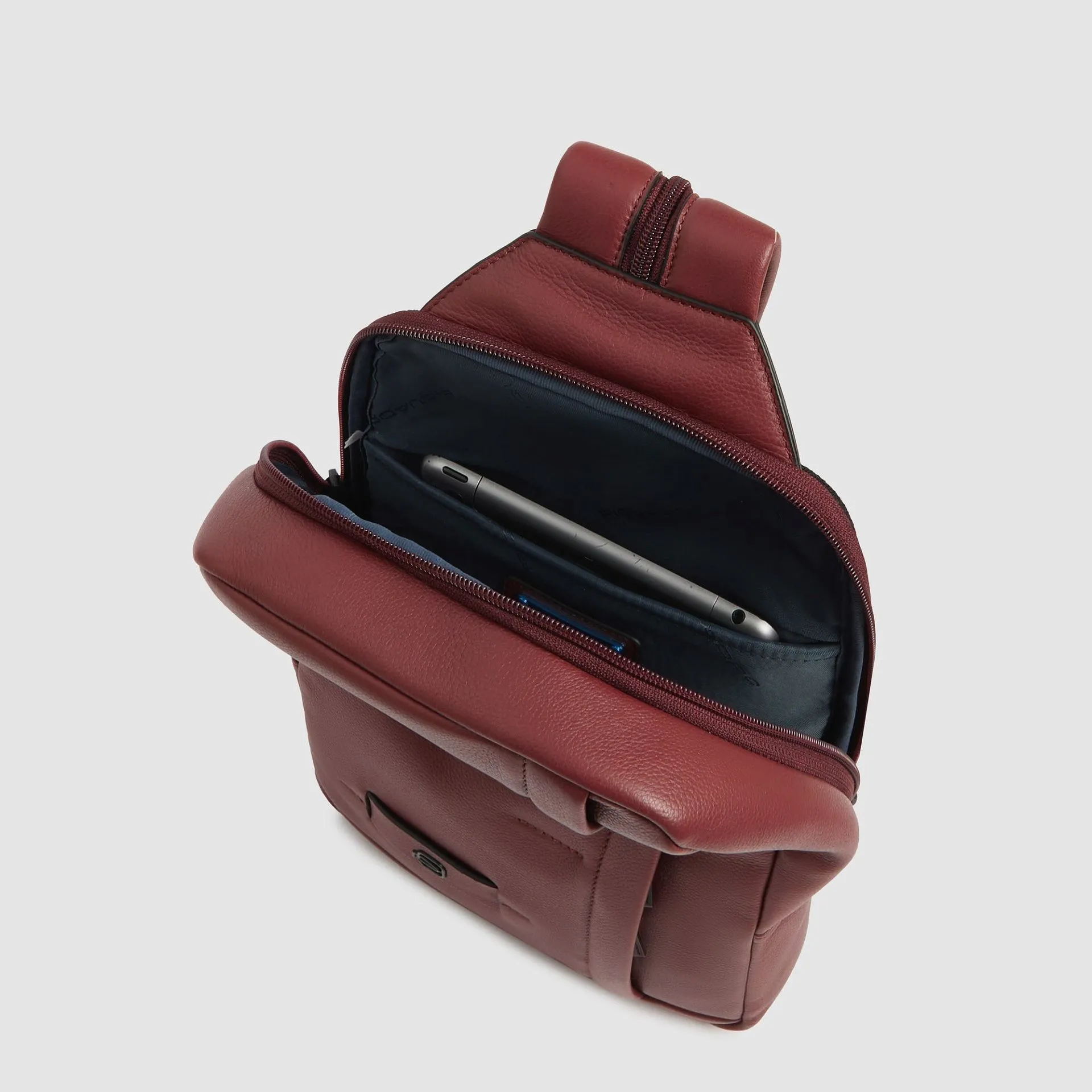 Сумка-слинг из кожи для iPad до 11" с защитой RFID Piquadro CA6764W137/CU, коричневыйphoto3