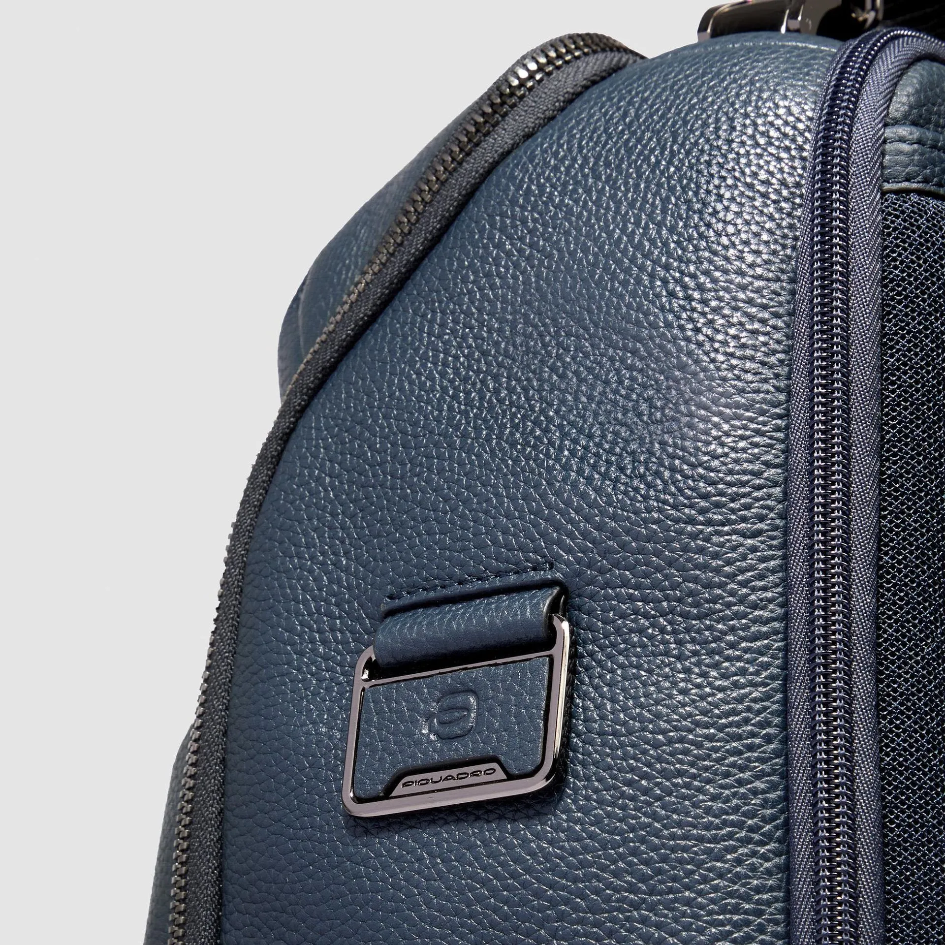 Кожаный рюкзак для ноутбука 15,6" с RFID-защитой Piquadro CA6645MOS/BLU, синийphoto3