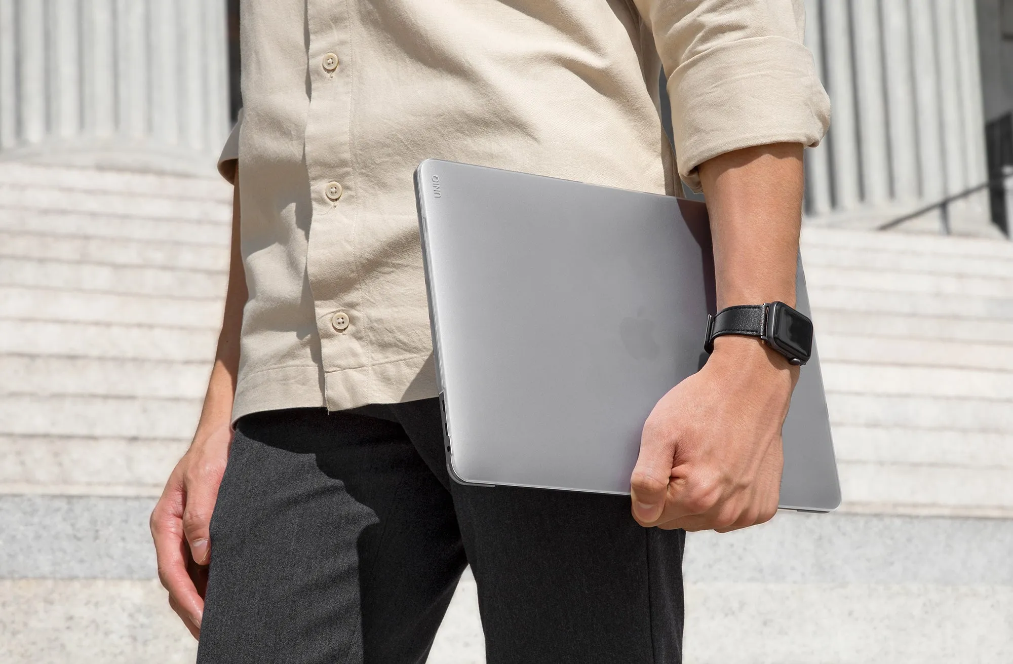 Чехол UNIQ Vero для MacBook Air 13" (M2-M5 2026), прозрачный (crystalclear)