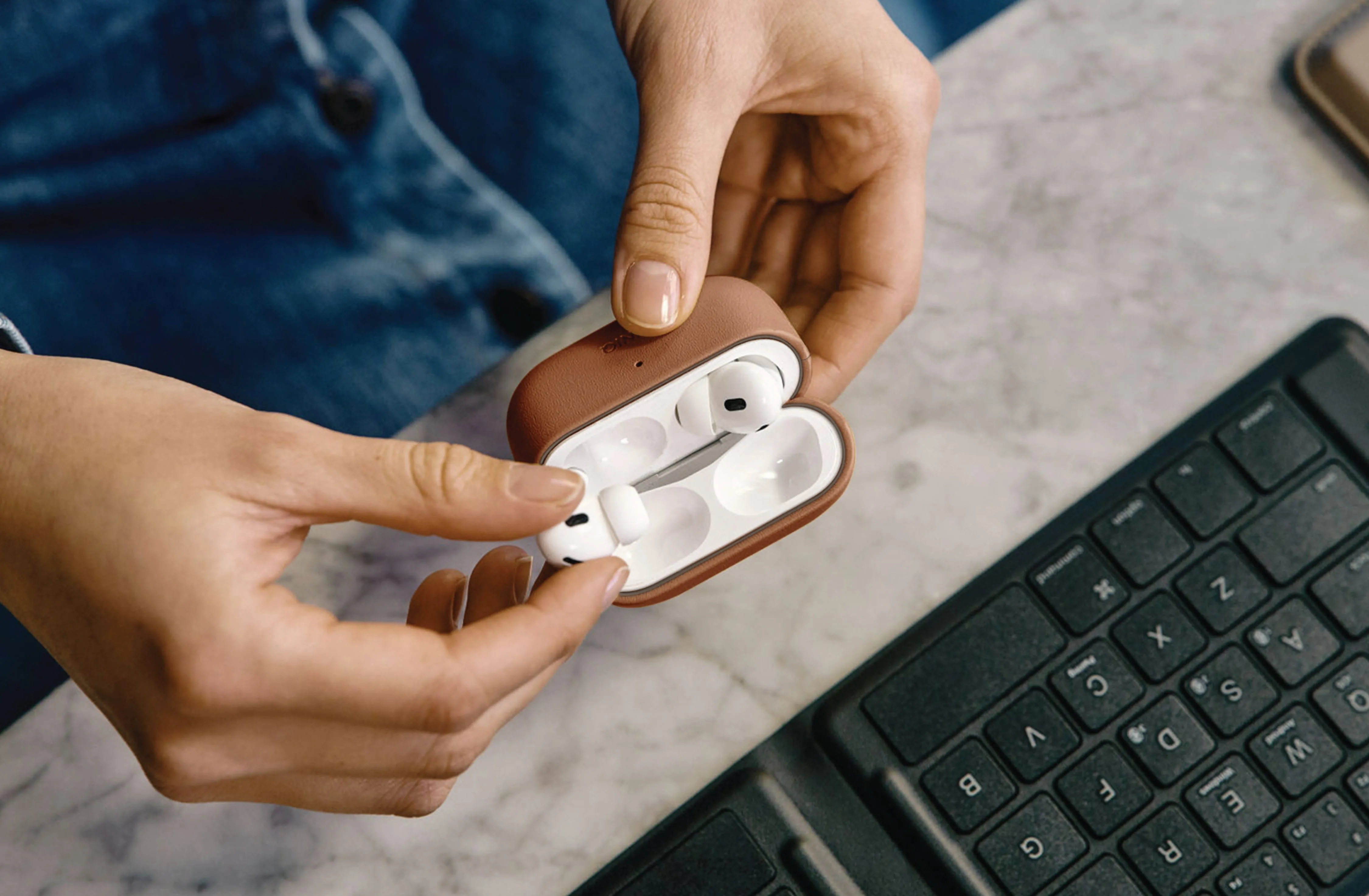 Чехол UNIQ Lyden Vex для AirPods Pro (3rd Gen), черный (Black)