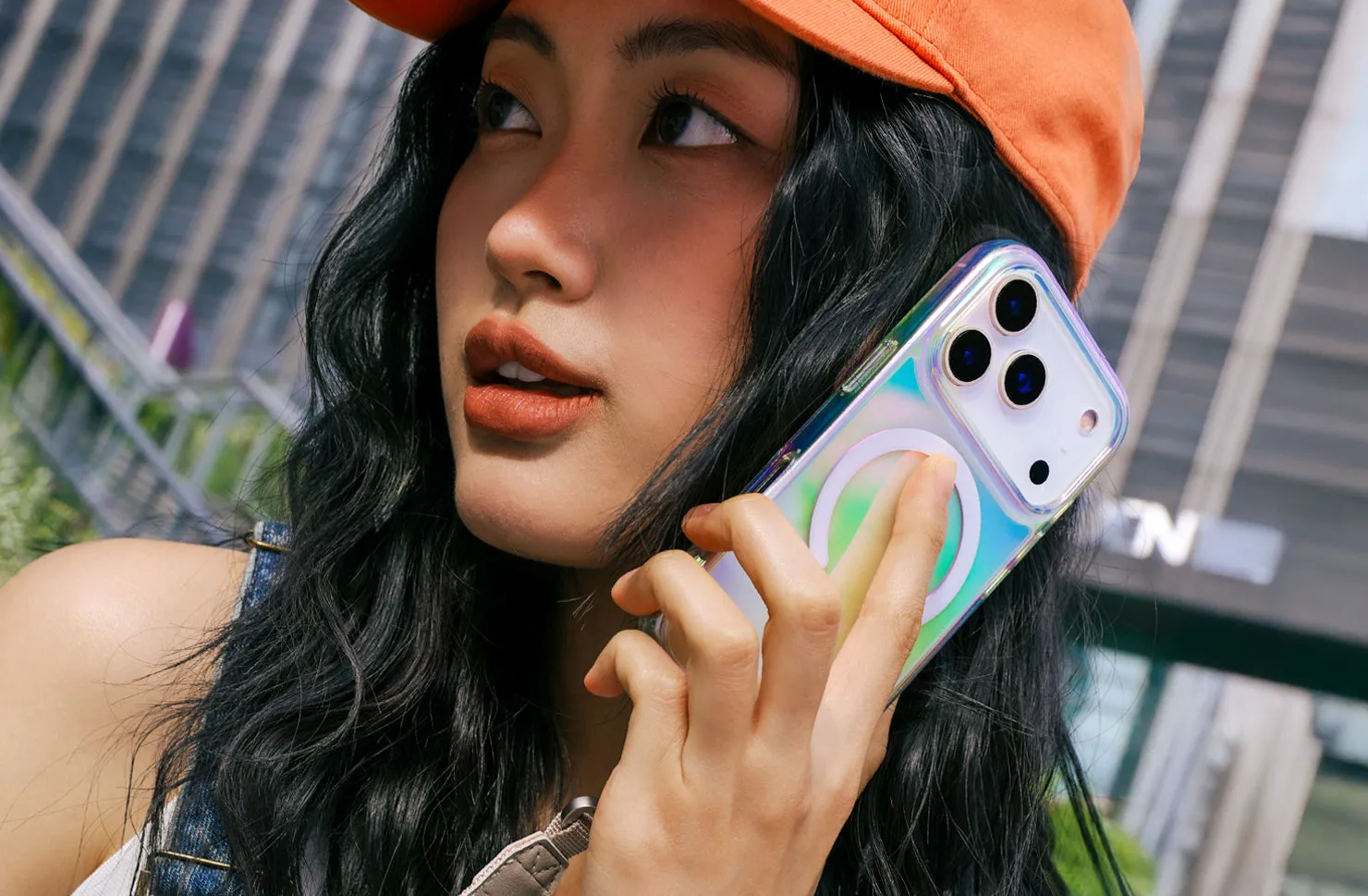 Чехол UNIQ Iridescia для iPhone 17, голографический (Holo Quartz)