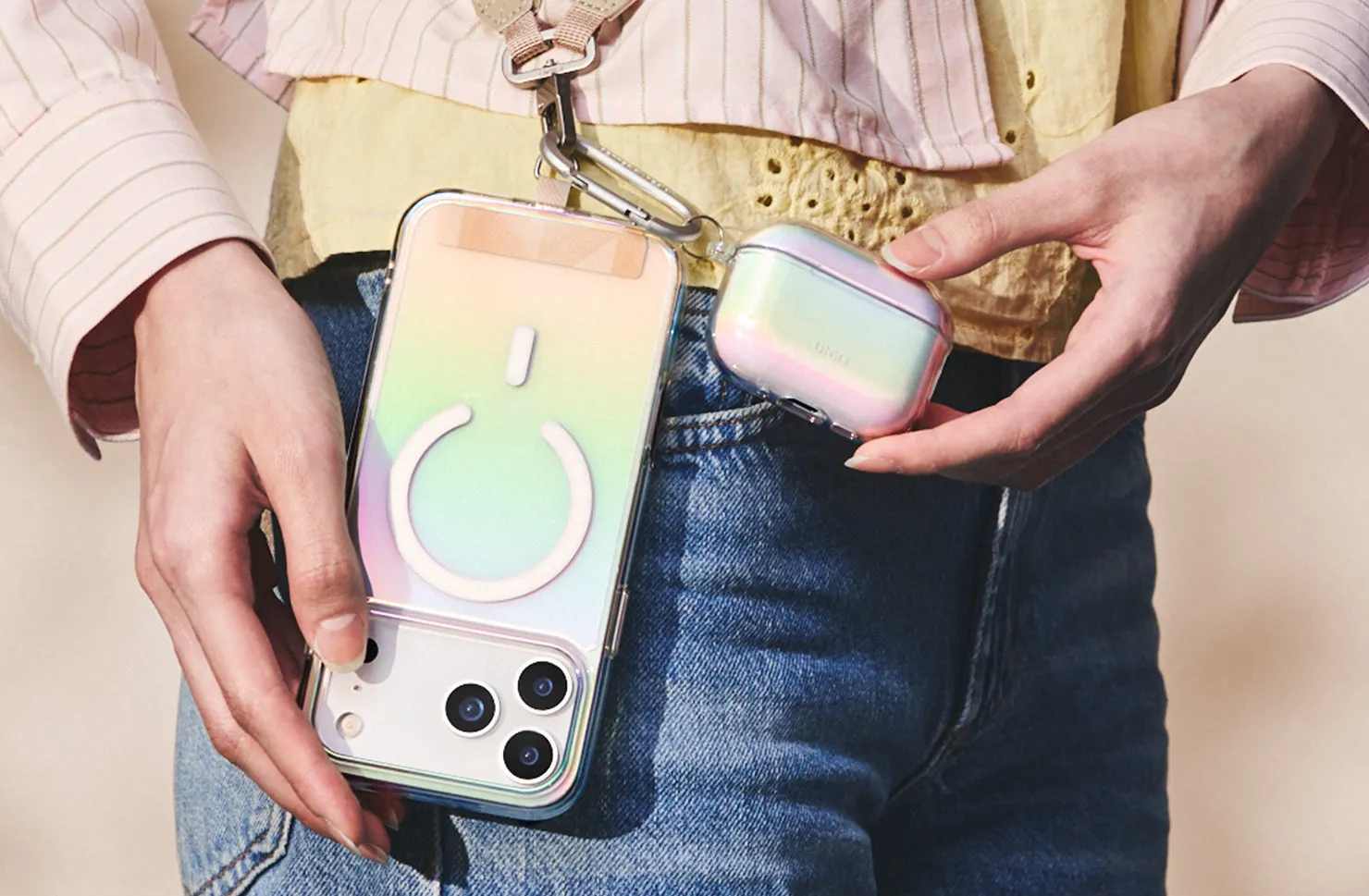 Чехол UNIQ Iridescia для AirPods Pro (3rd Gen), голографический (Holo Quartz)