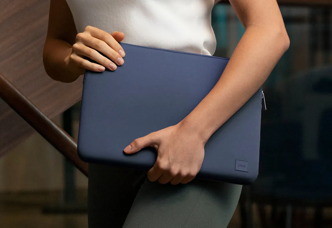 Чехол-конверт UNIQ Cyprus Smooth Neoprene Water-Resistant для ноутбуков до 14", синий (Abyss Blue)