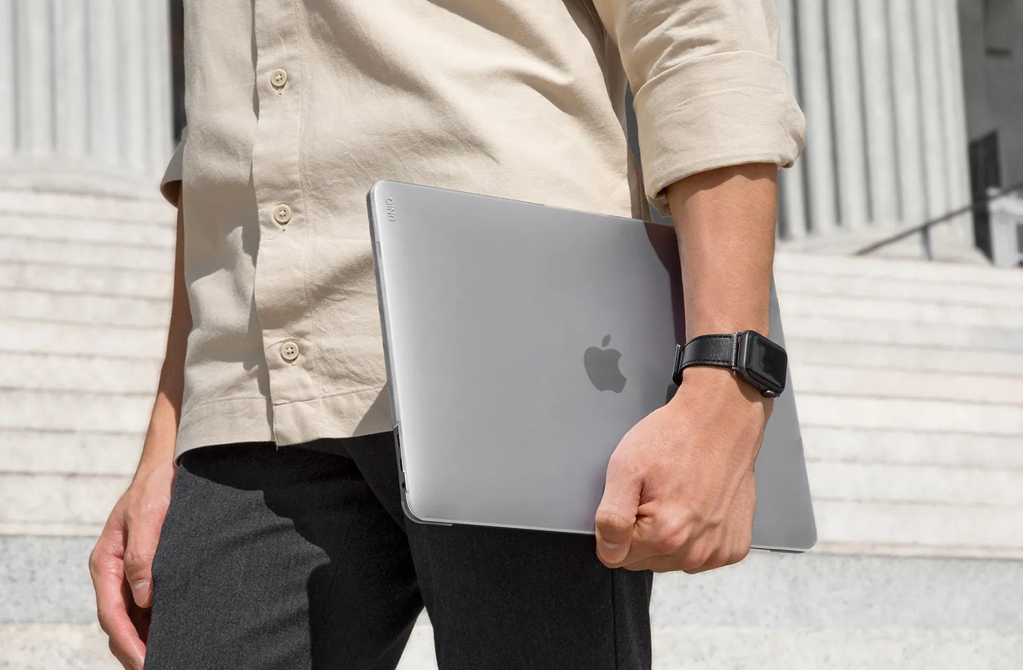 Чехол UNIQ Claro для MacBook Air 15" (M2-M5 2026), серый (Matte Grey)